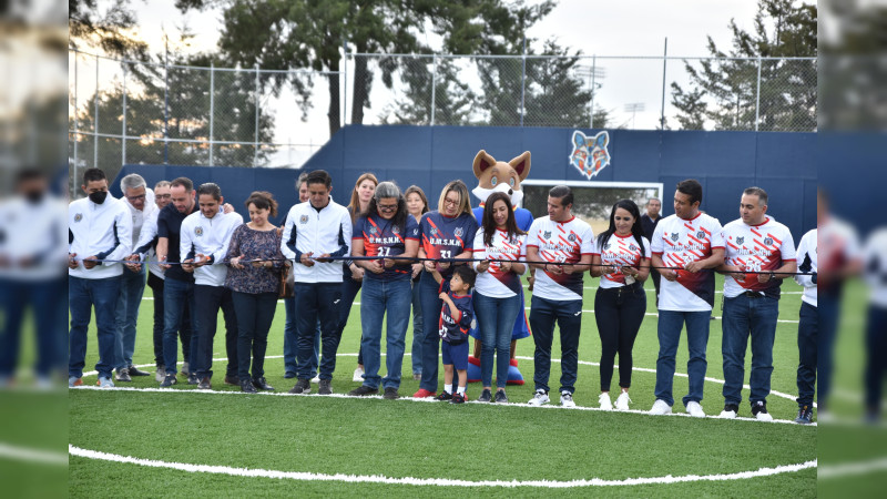 UMSNH estrena cancha de fútbol rápido; la rectora inaugura el espacio 