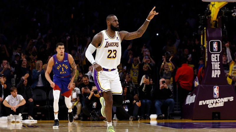 LeBron James rompe barrera histórica de los 40 mil puntos en la NBA  