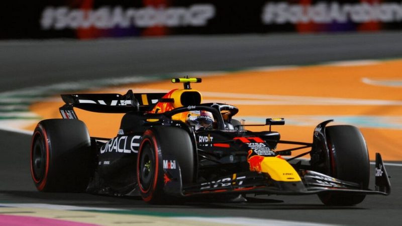 Sergio Pérez arrancará tercero en el GP de Arabia Saudita; Verstappen saldrá primero 