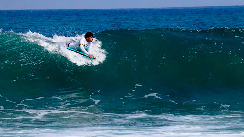 Surfistas michoacanos se preparan para Nacionales Conade 2024 