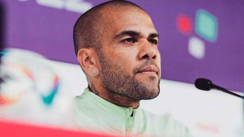 Dan libertad provisional a Dani Alves; pagó un millón de euros de fianza 