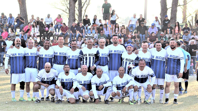 Veteranos de San Miguel y Galeana disputaron partido por los 50 años del Torneo de Semana Santa 
