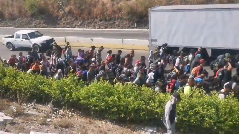 Sale caravana migrante de Tuxtla Gutiérrez, Chiapas; buscan llegar a Estados Unidos 