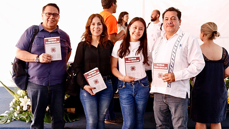 La Fiesta del Libro y la Rosa también tuvo la presentación de una colección de relatos de docentes  