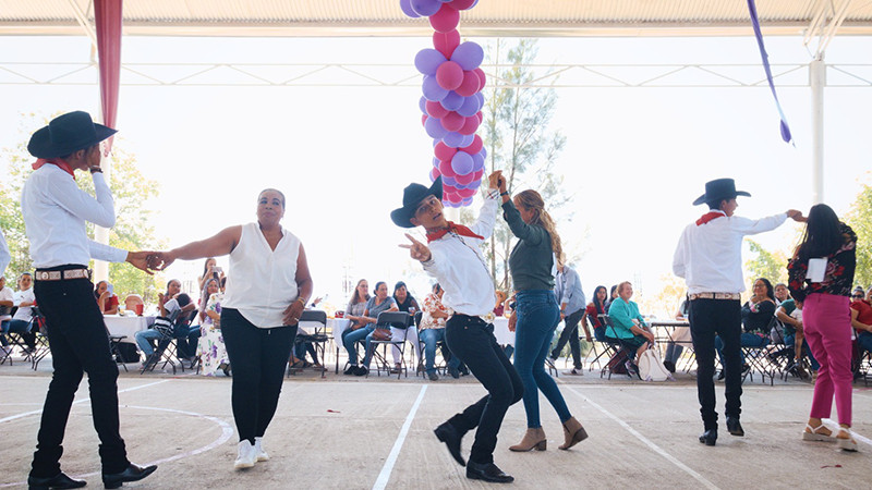 Cecytem celebra a las mamás de sus 93 planteles