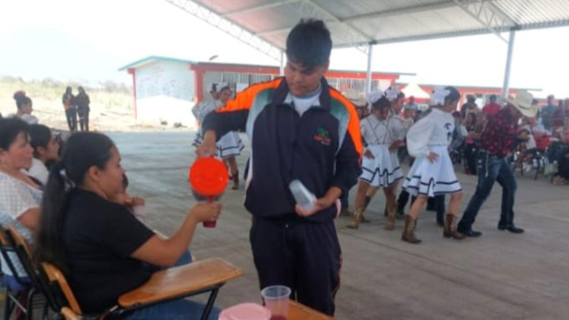 Cecytem celebra a las mamás de sus 93 planteles