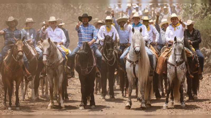 Alfonso Martínez cabalga en Cuto de la Esperanza 