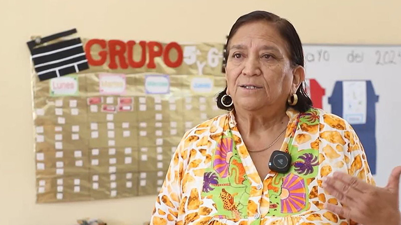 Con 50 años de labor en aulas, Lupita es un ejemplo este Día del Maestro