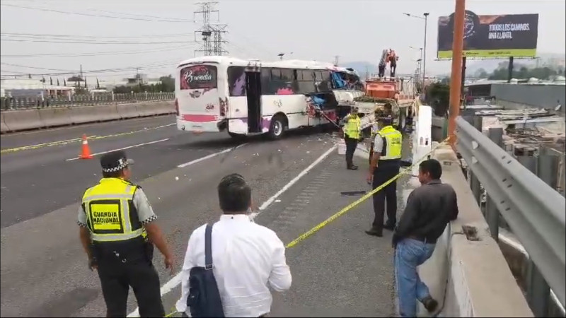 Autobús de pasajeros sufre accidente en la México-Pachuca; hay una persona muerta y 3 lesionadas 