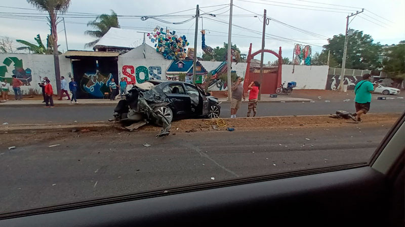 Choque entre un camión de la PEPSI y un automovil deja varios heridos en Morelia, Michoacán 