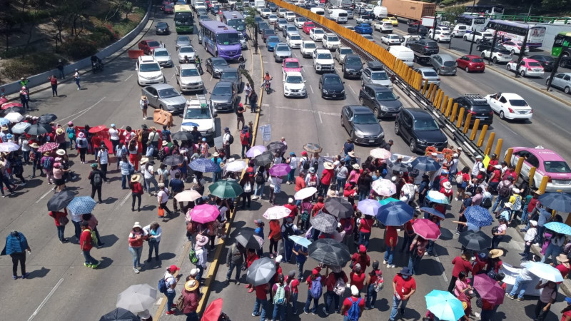 CNTE vuelve a paralizar la Ciudad de México; bloquean avenidas y hacen presencia en el AICM 