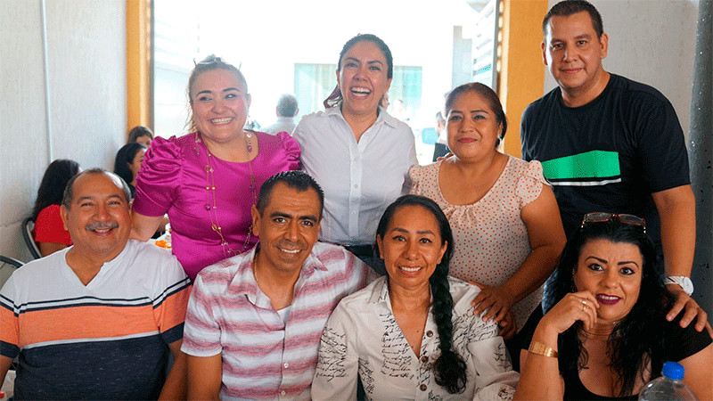 Comprometidos por la educación, maestros y Fanny Arreola caminan juntos en Apatzingán 