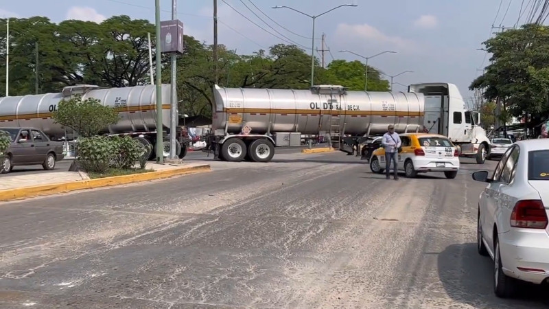 Por segundo día consecutivo, maestros de la CNTE bloquean instalaciones de Pemex en Chiapas 