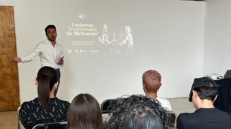 Sectur acerca proyecto de Encuentro de Cocineras Tradicionales a estudiantes de Gastronomía