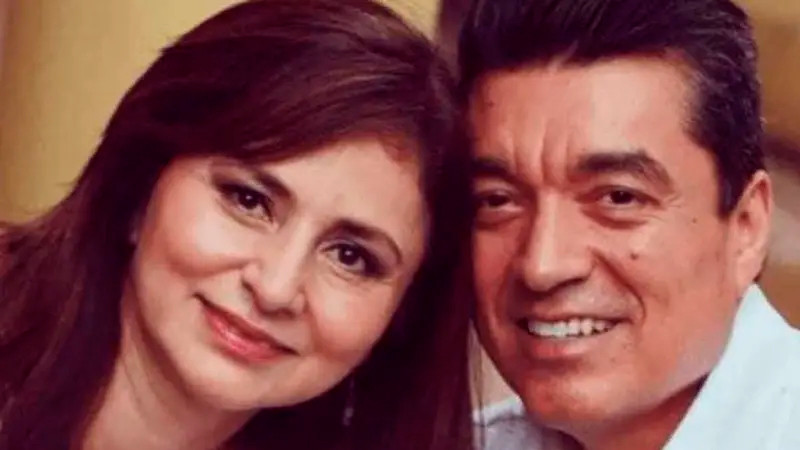 Rutilio Escandón se despide de su esposa Rosalinda López Hernández 