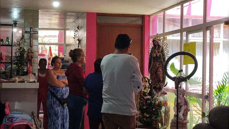 Afirman que figura de la Virgen de Guadalupe llora sangre, en Morelia