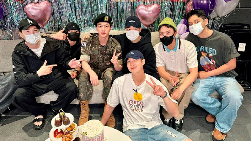 ¡Al fin! Kim Seokjin, de BTS, concluye su servicio militar y Army lo espera; celebra con los demás integrantes