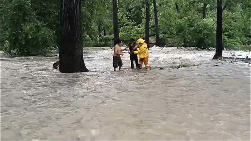 Rescatan a joven que quedó atrapado en corriente del río San Marcos, en Ciudad Victoria 