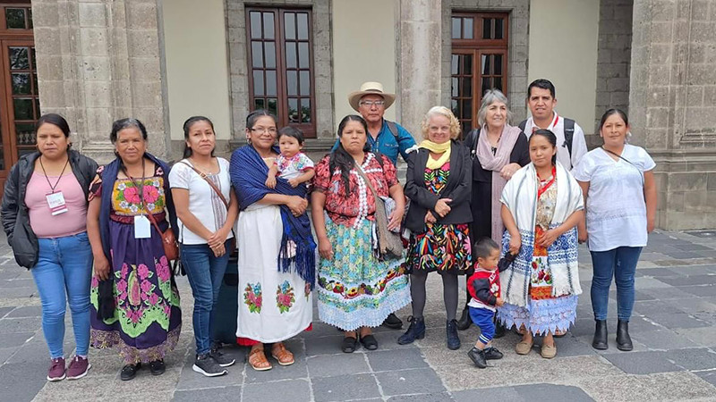 Artesanos michoacanos ganan 6 premios en concurso nacional de textiles 