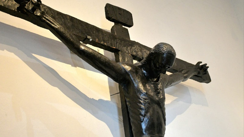 Descubre la misteriosa leyenda del Cristo Negro en el Museo de Arte Colonial 