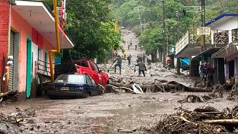 Avalancha de agua y lodo afecta a docenas de hogares en Tlilapan, Veracruz 