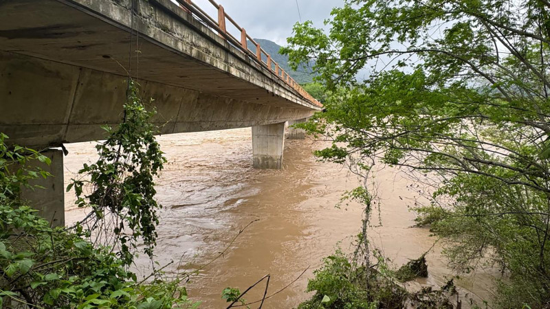 En Hidalgo evacuan comunidades de la Huasteca y Sierra  tras el desbordamiento de ríos 