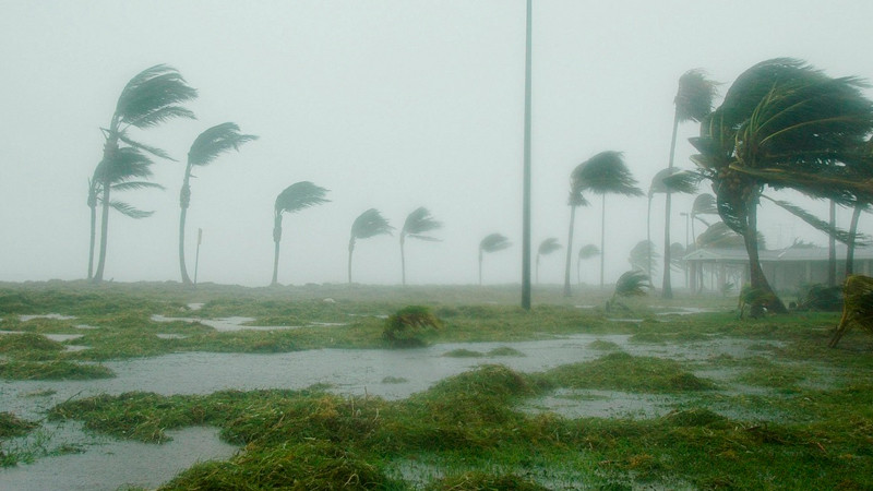 Gobierno se prepara para llegada del huracán 'Beryl', anuncia AMLO 