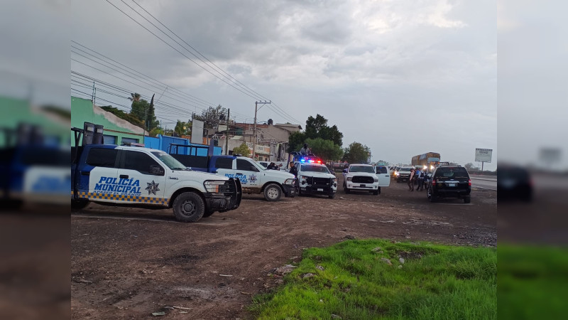 Atacan a policías municipales en Apaseo el Grande, Guanajuato; uno perdió la vida