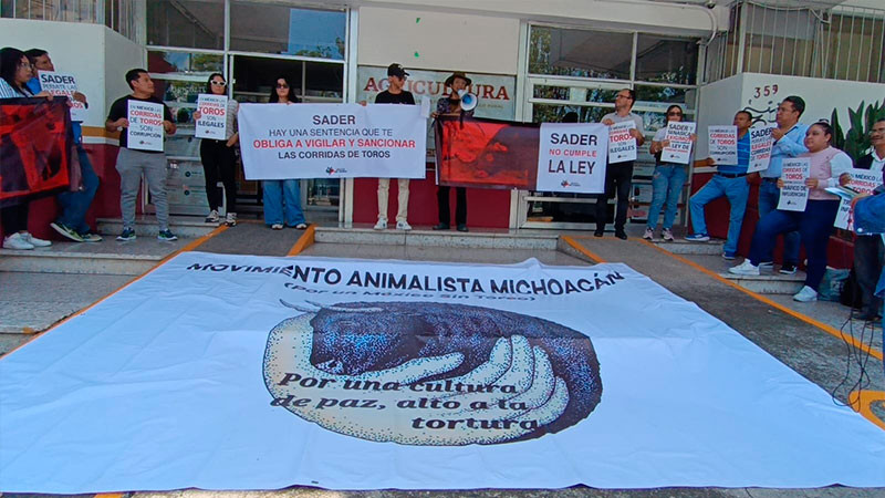 En Michoacán, activistas demandan erradicación de corridas de toros  