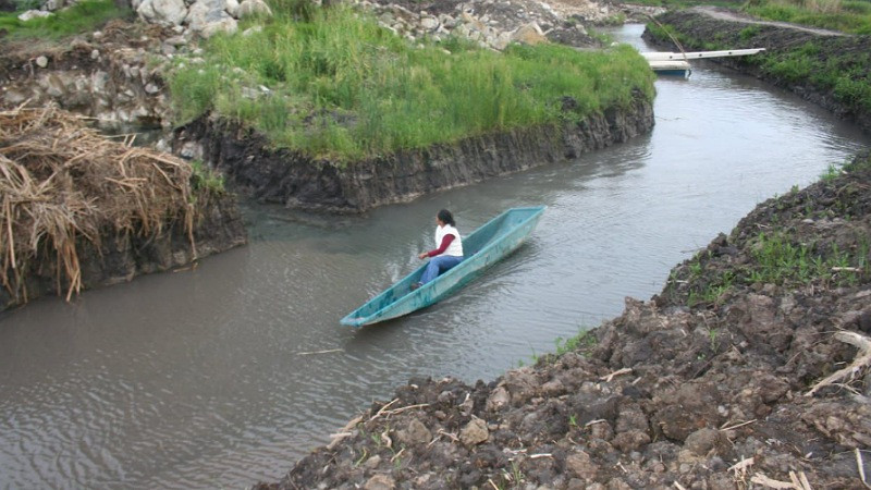 Pescadores de Urandén retoman actividades pesqueras gracias a trabajos de rescate del lago 