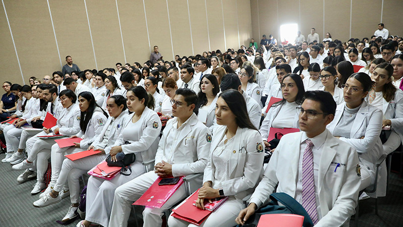 Exhorta rectora a estudiantes de la UMSNH a mostrar humanismo en donde realicen su servicio social