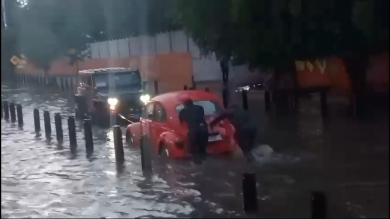 Ante las lluvias registradas en la capital, Guardia Civil brinda apoyo a la ciudadanía 