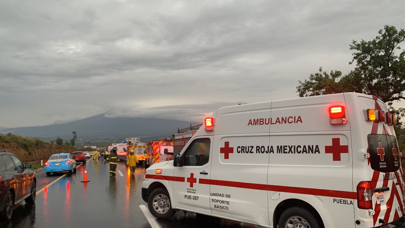 Volcadura de autobús deja 35 personas heridas en Puebla