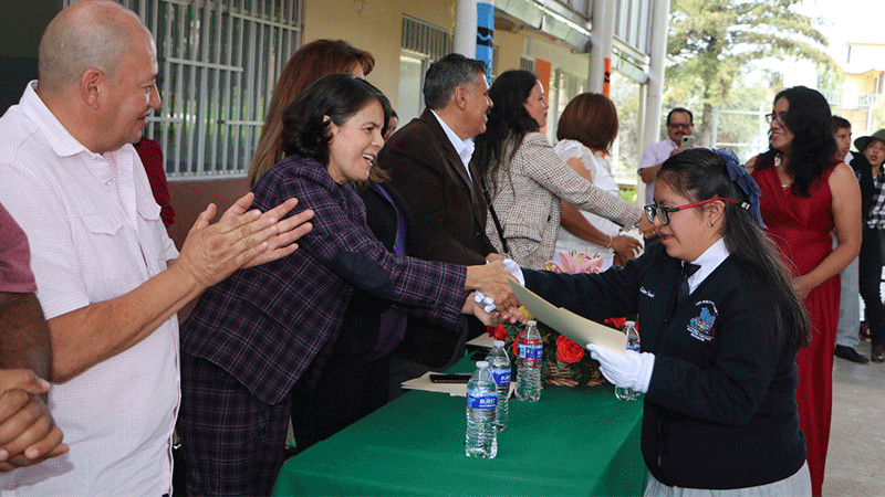 Autoridades municipales y educativas presidieron el acto de clausura del Centro de Atención Múltiple (CAM) Perla Moctezuma Quiroga