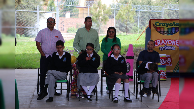 Autoridades municipales y educativas presidieron el acto de clausura del Centro de Atención Múltiple (CAM) Perla Moctezuma Quiroga