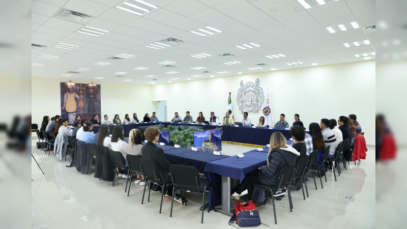 A construir la Universidad del mañana, llama rectora Yarabí Ávila a consejeras y consejeros universitarios alumnos