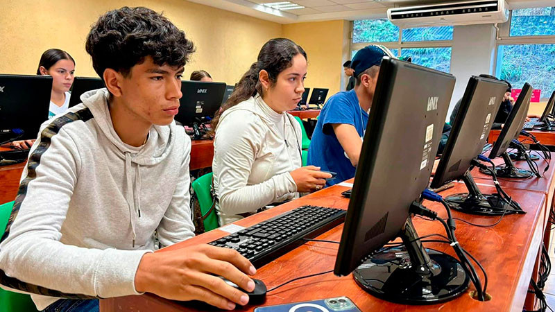 Hay 20 carreras universitarias para jóvenes de la Sierra Costa de Michoacán 