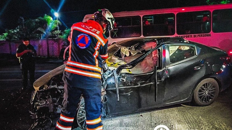 Prensado en choque frontal en la carretera a Chichimequillas  