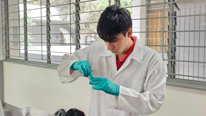 Alumno del Cecytem competirá en Olimpiada Internacional de Química