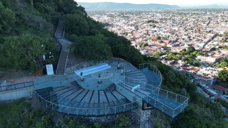 Niño de dos años resulta herido tras caer desde mirador de cristal en Atlixco, Puebla 