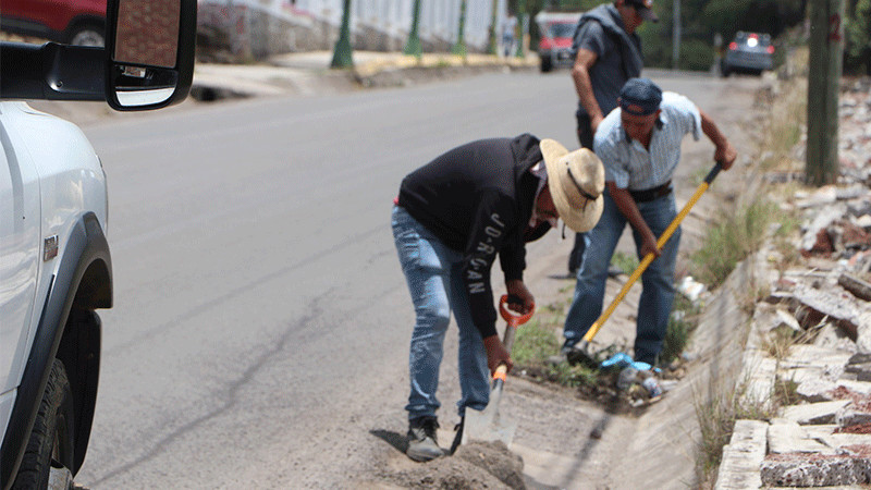 La Dirección de Servicios Municipales realiza tareas de limpieza de cunetas, coladeras, bocas de tormenta y arroyos para evitar inundaciones