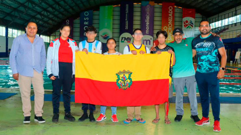 Abanderan a equipo de paranatación rumbo al Campeonato Nacional de Deportistas Especiales 