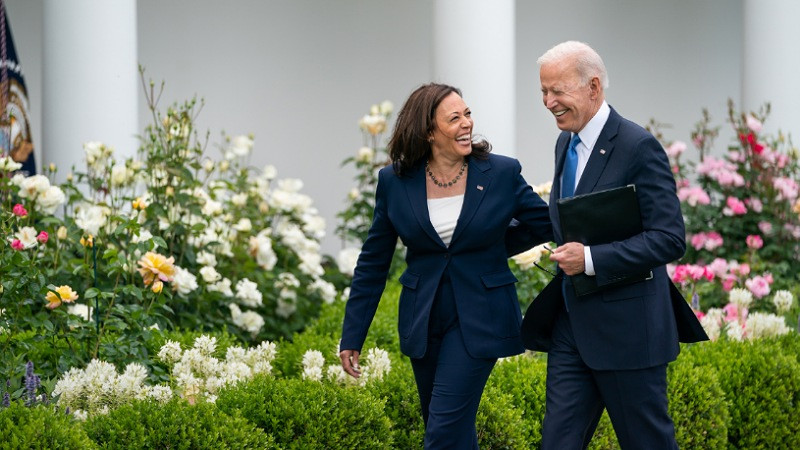 Biden respalda a Kamala Harris como candidata presidencial demócrata 