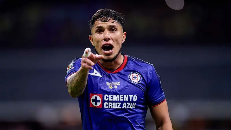 Cruz Azul y Carlos Salcedo llegan a un acuerdo para rescindir contrato 