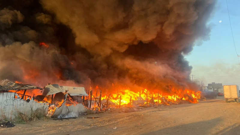 Reportan incendio en planta recicladora en Baja California  