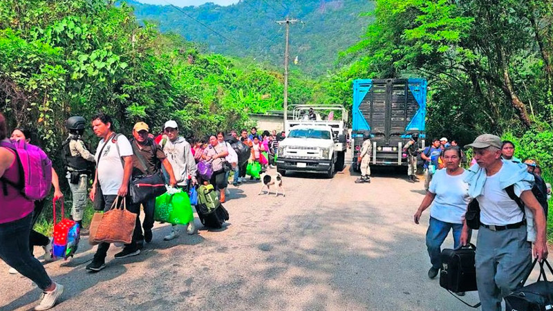 Ante intensa violencia, pobladores de Chiapas huyen hacia Guatemala 