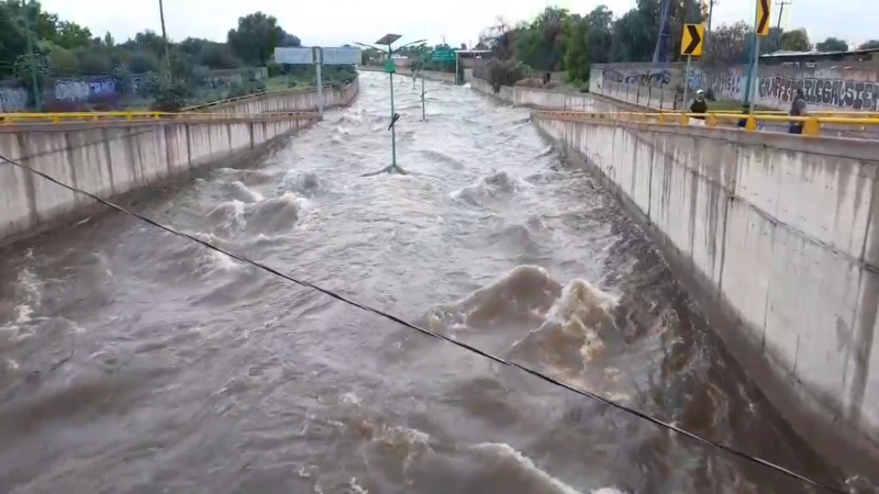 Fuertes lluvias arrastran a padre e hijo en San Luis Potosí 