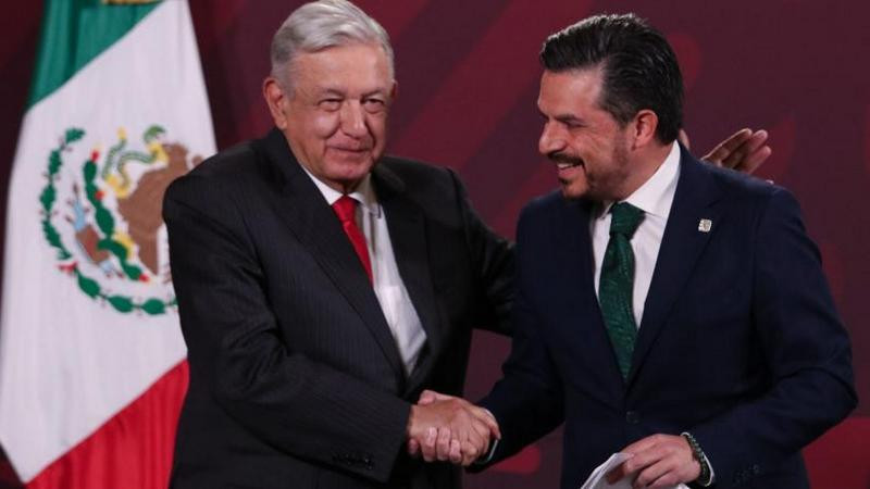 AMLO celebra continuidad de Zoé Robledo al frente del IMSS con Claudia Sheinbaum 