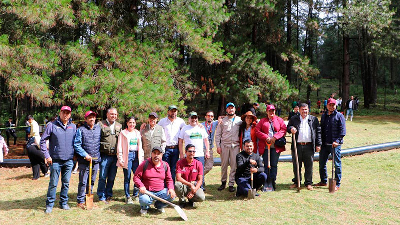 José Luis Téllez Marín asiste a la jornada de reforestación en Hidalgo, Michoacán 