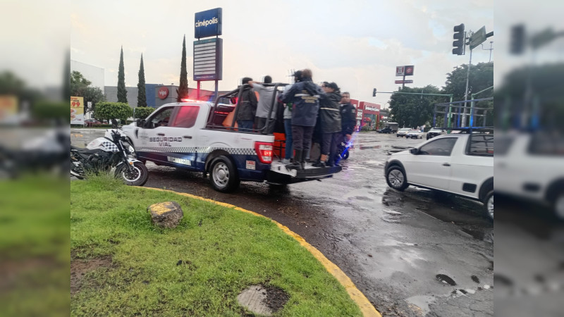 Apoyan tránsitos del estado a morelianos varados por lluvias